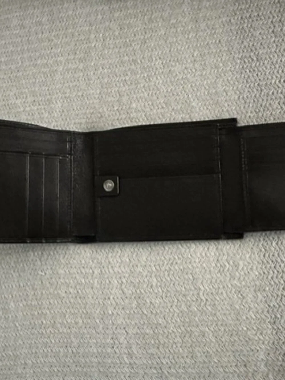 Gucci compact wallet